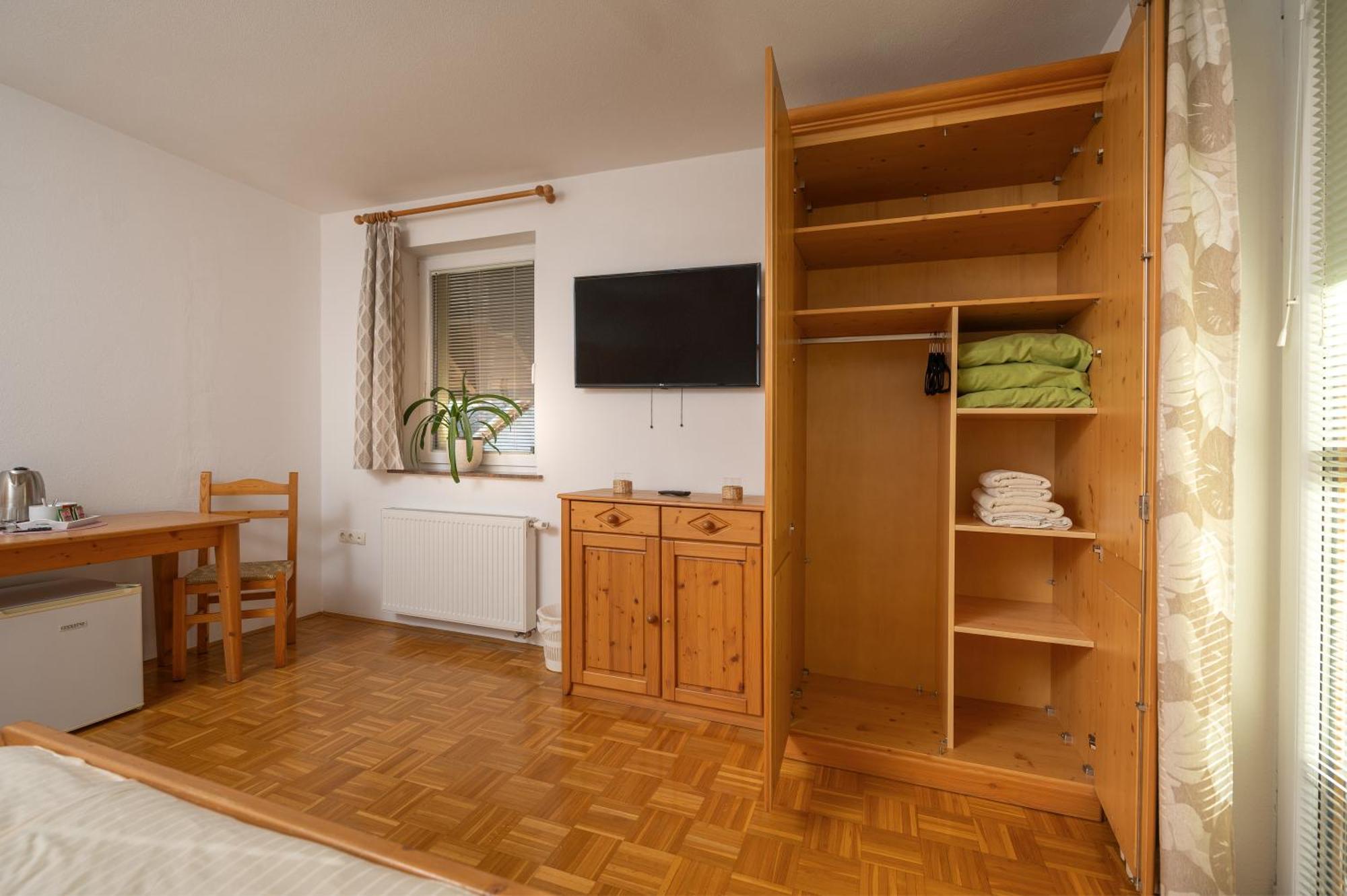 בלד Rooms & Apartments Pr Matjon מראה חיצוני תמונה